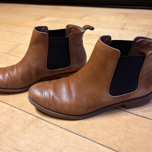 Clarks Chelsea Boots in Brown Leather - Slip-On Style